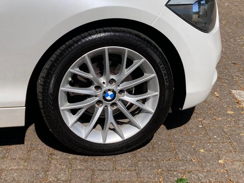 BMW 1 SERIES