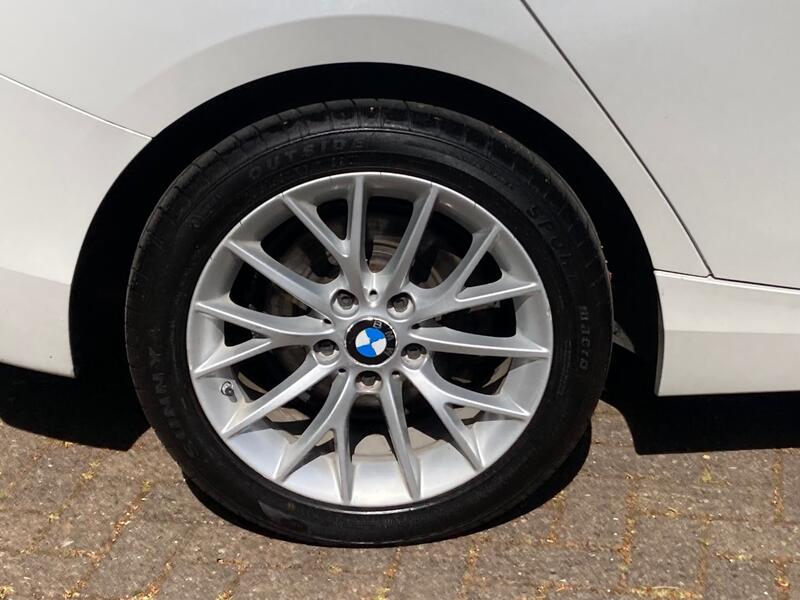 BMW 1 SERIES