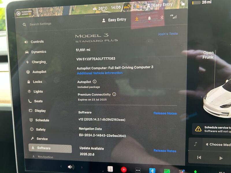 TESLA MODEL 3