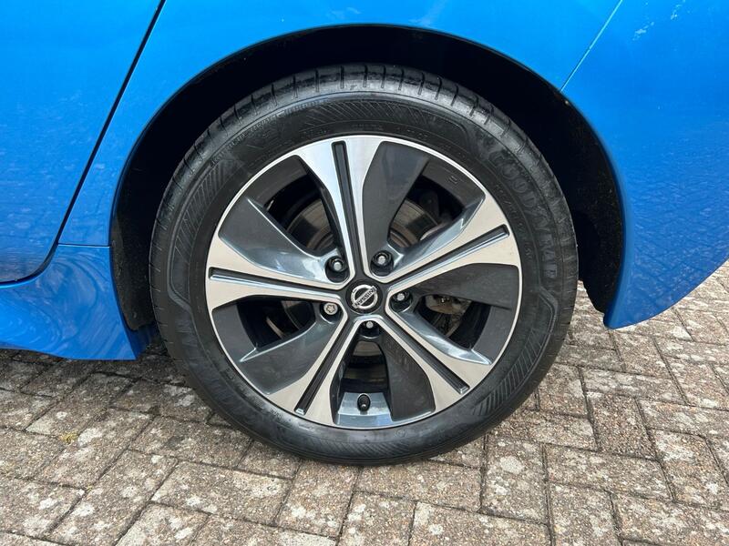NISSAN LEAF